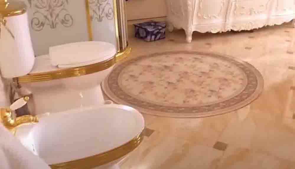 Polise yönelik rüşvet operasyonunda baskın yapılan villada altın kaplama tuvalet bulundu