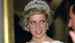 Prenses Diana’nın ikonik elbisesi 11,4 milyon TL’ye alıcı buldu