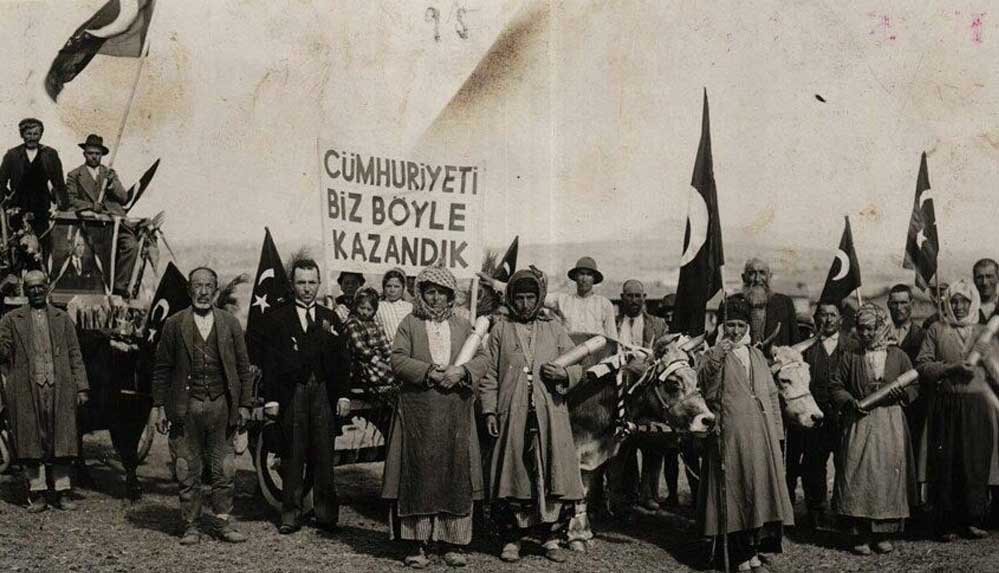 Sembol-fotoğrafın-‘Tescilli’-hikayesi--‘Cumhuriyeti-Biz-Böyle-Kazandık'-1