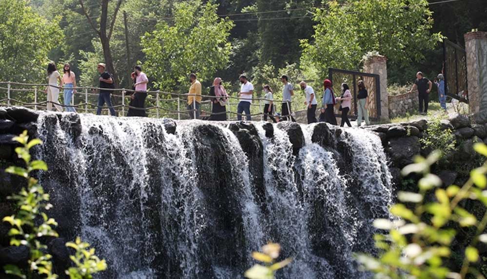 Tatilcilerin-gözde-mekanı-Sapanca'nın-nüfusu-3-katına-ulaştı