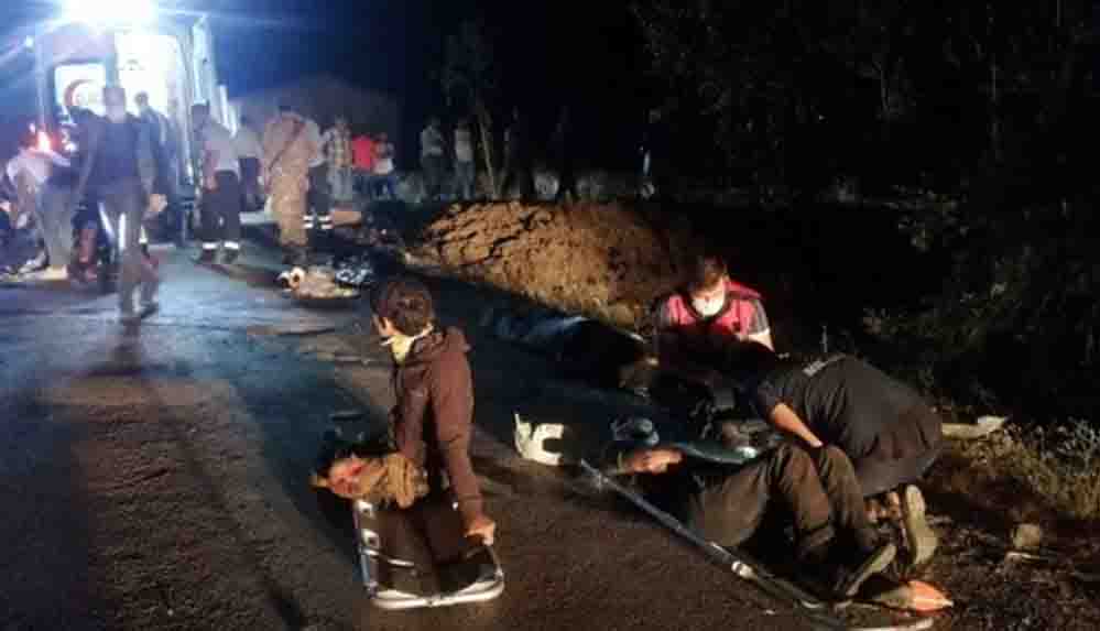 Van'da düzensiz göçmenleri taşıyan minibüs şarampole devrildi 12 ölü, 20 yaralı