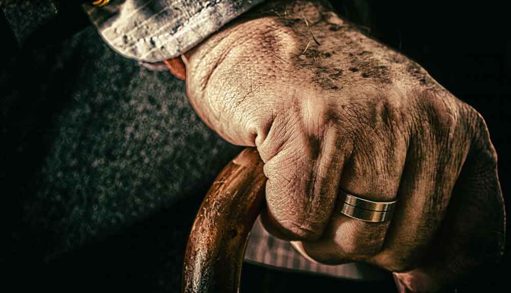 Yaşlı-kadın-tartıştığı-80-yaşındaki-eşini-bastonla-döverek-öldürdü