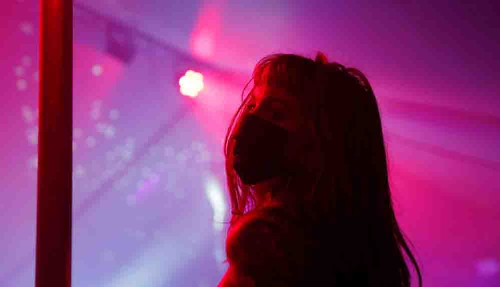 Yeni araştırma Striptiz kulüpleri ve eskortluk, cinsel suçları önemli ölçüde azaltabilir