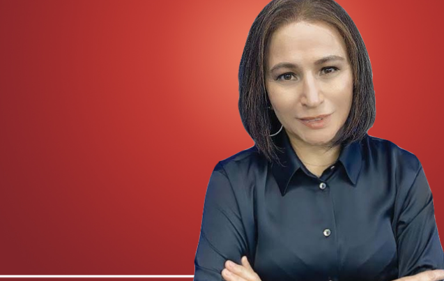 Karar gazetesi yazarı Elif Çakır, medyada ilk kez başörtüsüz fotoğrafını paylaştı