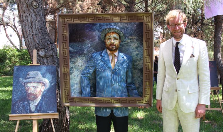 Sağlıkçılar ünlü ressamların tablolarını canlandırdılar