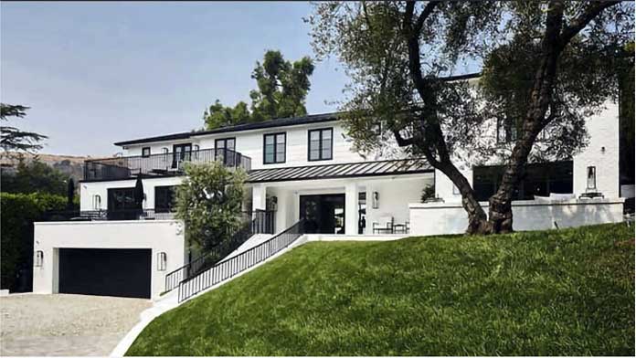 Rihanna, kirası 80 bin dolar olan lüks evine kiracı arıyor