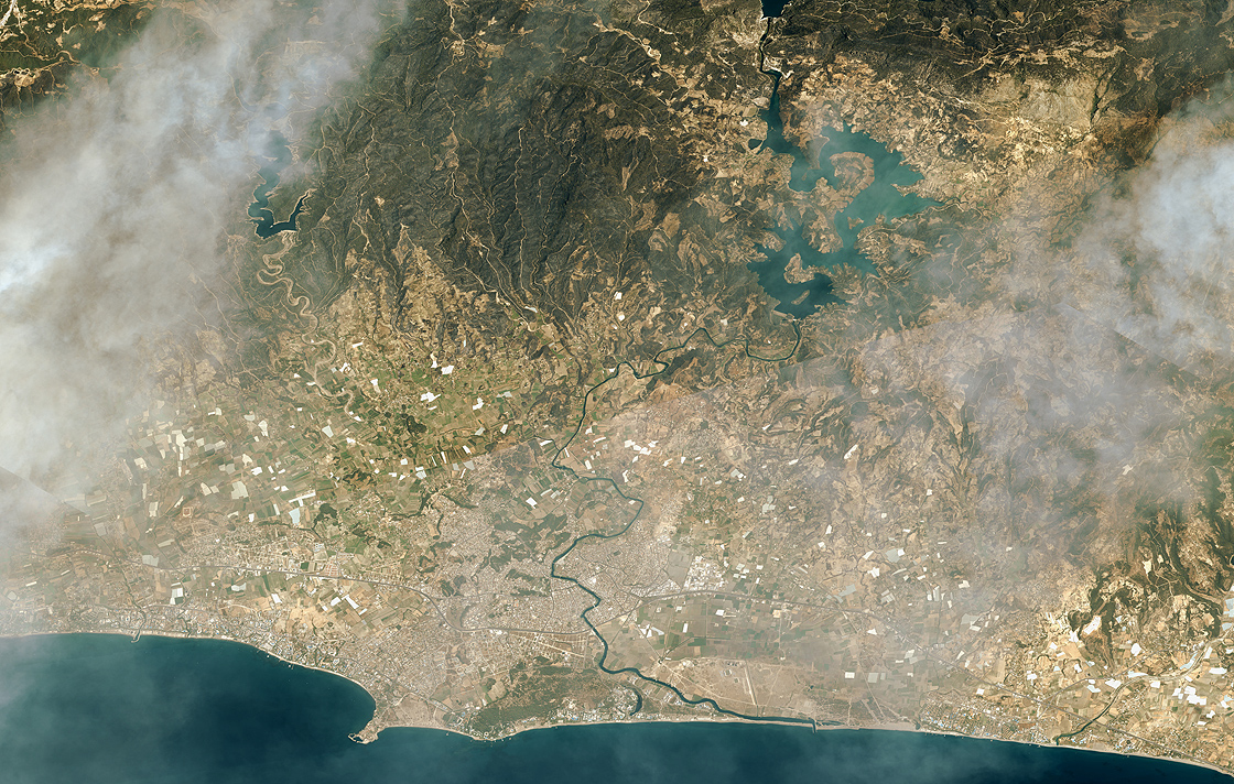 Manavgat ve Marmaris'teki orman yangınlarını uzaydan görüntüledi