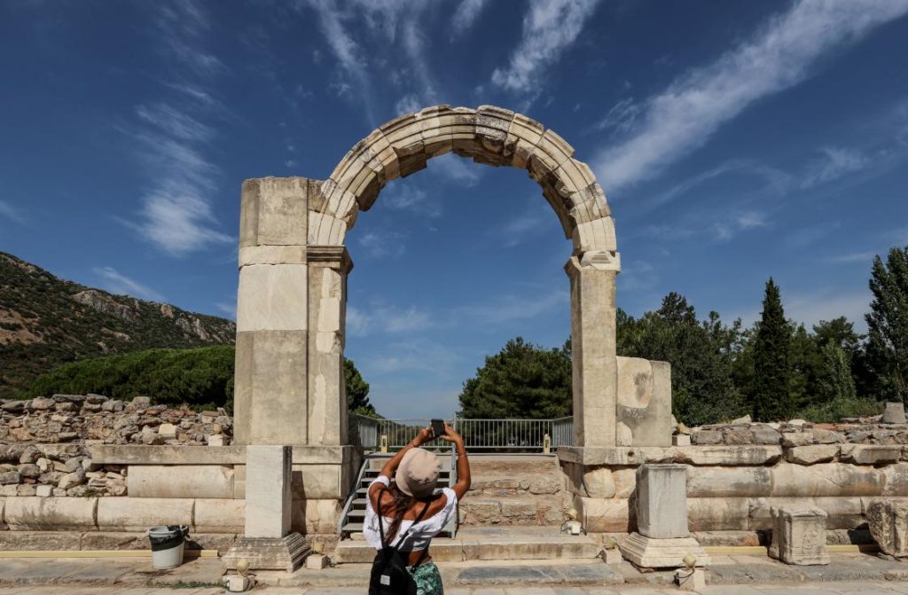 Efes Antik Kenti'nde ziyaretçi sayısı 7 ayda 340 bini aştı