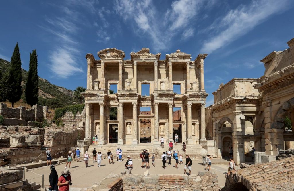 Efes Antik Kenti'nde ziyaretçi sayısı 7 ayda 340 bini aştı