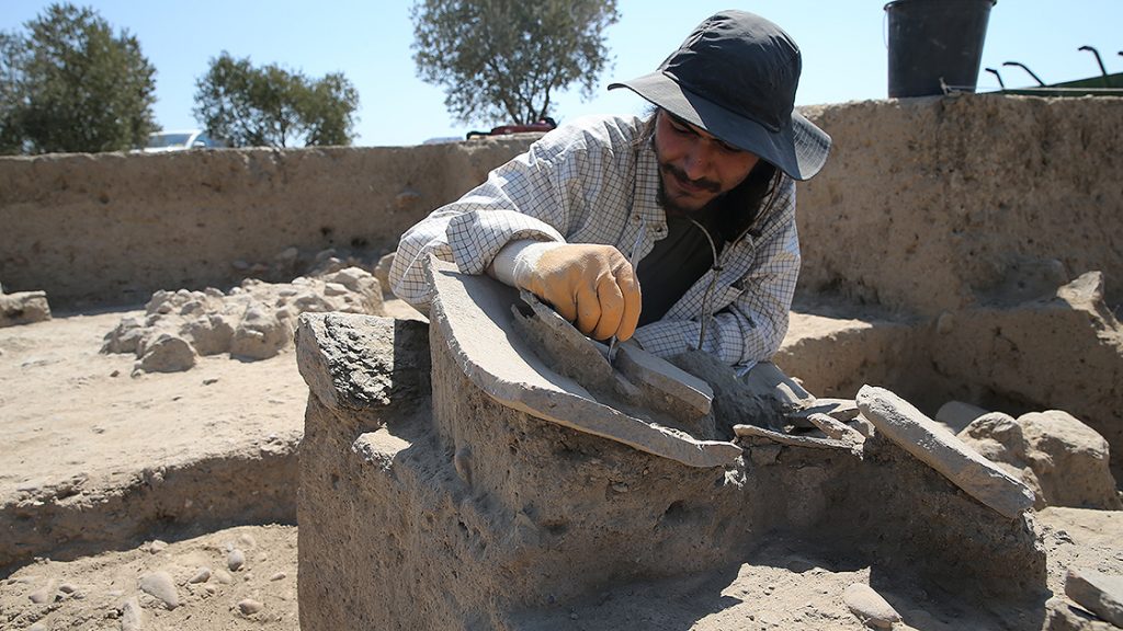 Aydın Tepecik Höyüğü'nde 3500 yıllık 'seramik fırın' bulundu