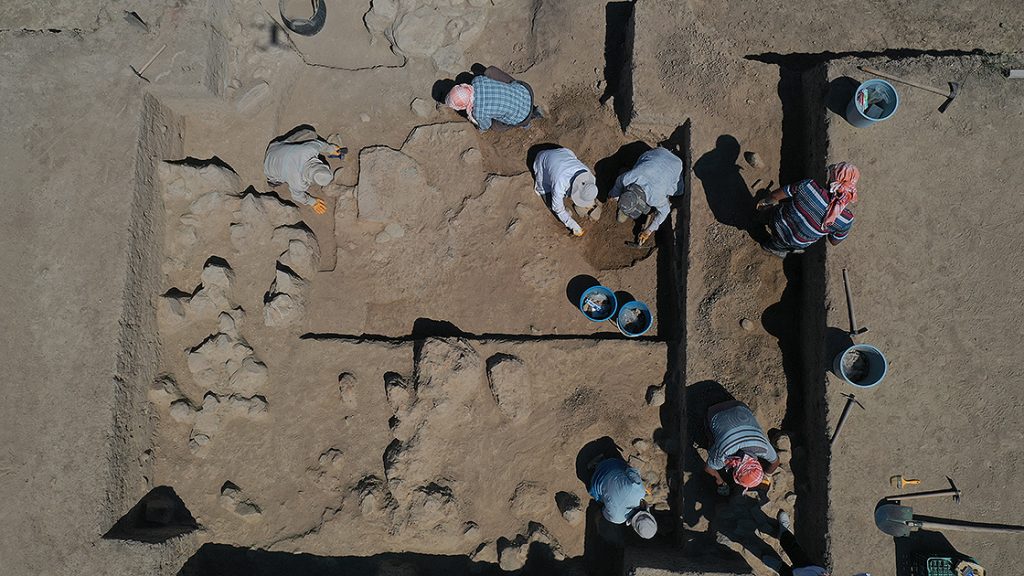 Aydın Tepecik Höyüğü'nde 3500 yıllık 'seramik fırın' bulundu