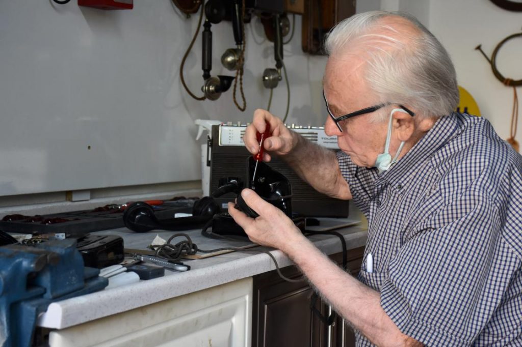 PTT emeklisi biriktirdiği 'antika' telefonları müzede sergilemek istiyor