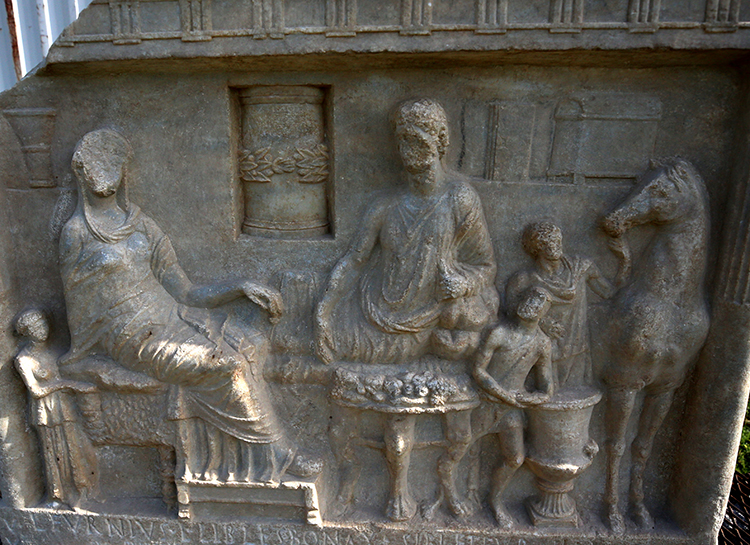 Parion Antik Kenti'nde bulunan 1900 yıllık mezar taşı dönem tarihine ışık tuttu 3 Parion Antik Kenti'nde bulunan 1900 yıllık mezar taşı dönem tarihine ışık tuttu