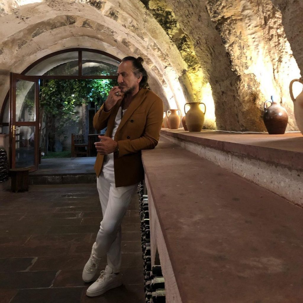 Arka Sokaklar'ın Hüsnü Çoban'ı imaj değiştirdi