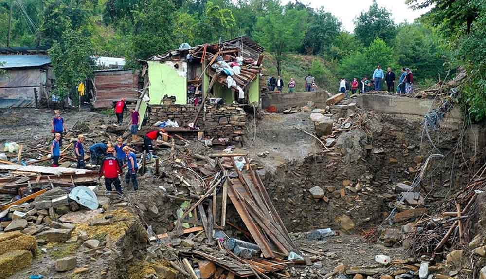 AFAD: Sinop, Bartın ve Kastamonu'daki sel bölgelerinde çalışmalar sürüyor