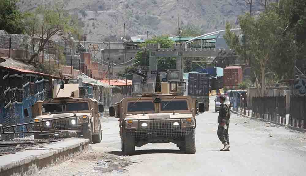 Afganistan'da 9 vilayet merkezi Taliban'ın elinde