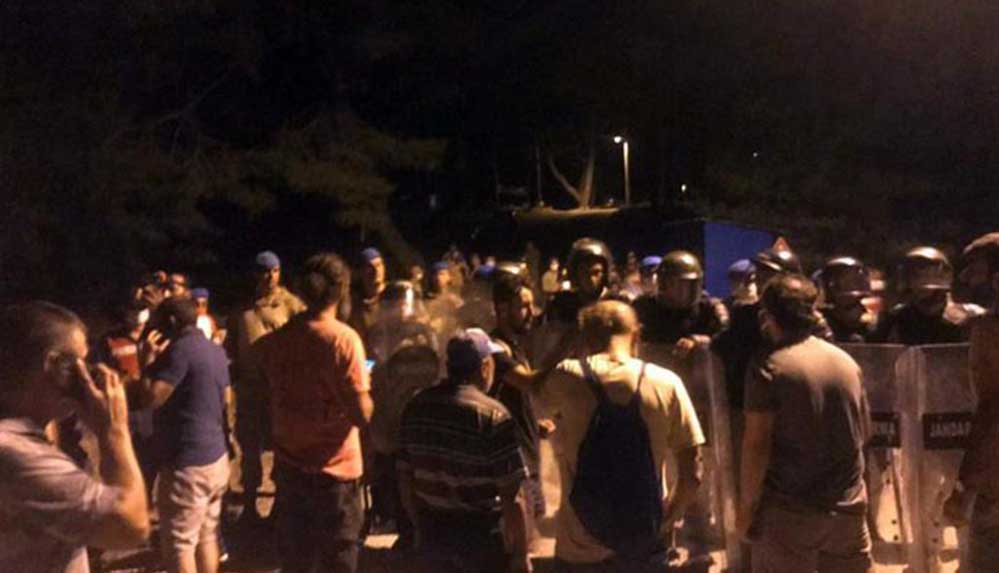 Akbelen'de ağaç nöbeti tutan halka gece yarısı jandarma müdahalesi