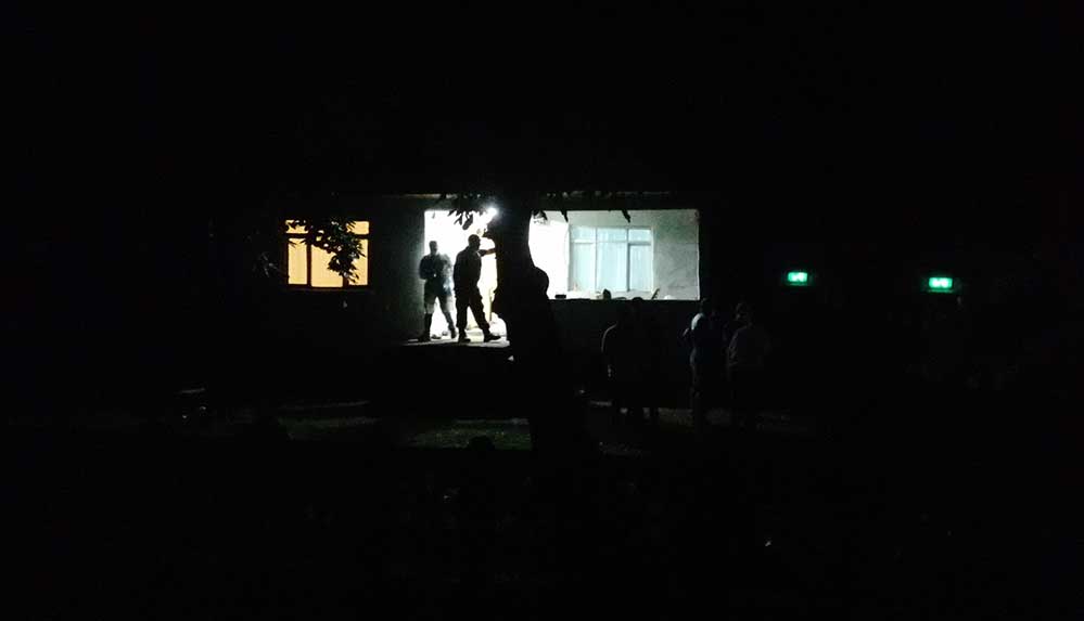 Alınan-bilgiye-göre,-Terme-ilçesi-Emiryusuf-Mahallesi'nde-Erkan-A.-(41),-bilinmeyen-bir-nedenle-dayısının-eşi-Hacer-A.-(52)-ve-dayısının-kızı-Ebru-A'ya-(15)-evlerinde-tabancayla-ateş-etti.