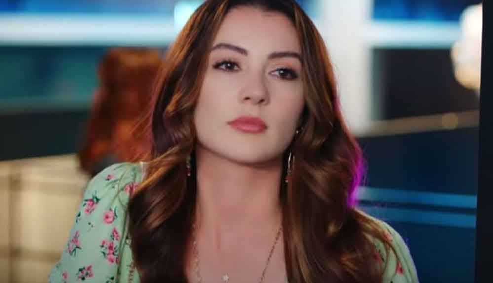 Aşk Mantık İntikam Esra kimdir? Burcu Özberk kaç yaşında ve nereli? 6 Aşk-Mantık-İntikam-Esra-kimdir--Burcu-Özberk-kaç-yaşında-ve-nereli-