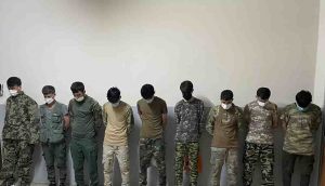Asker kıyafetiyle dolaşan 9 düzensiz Afgan göçmen muhafaza altına alındı