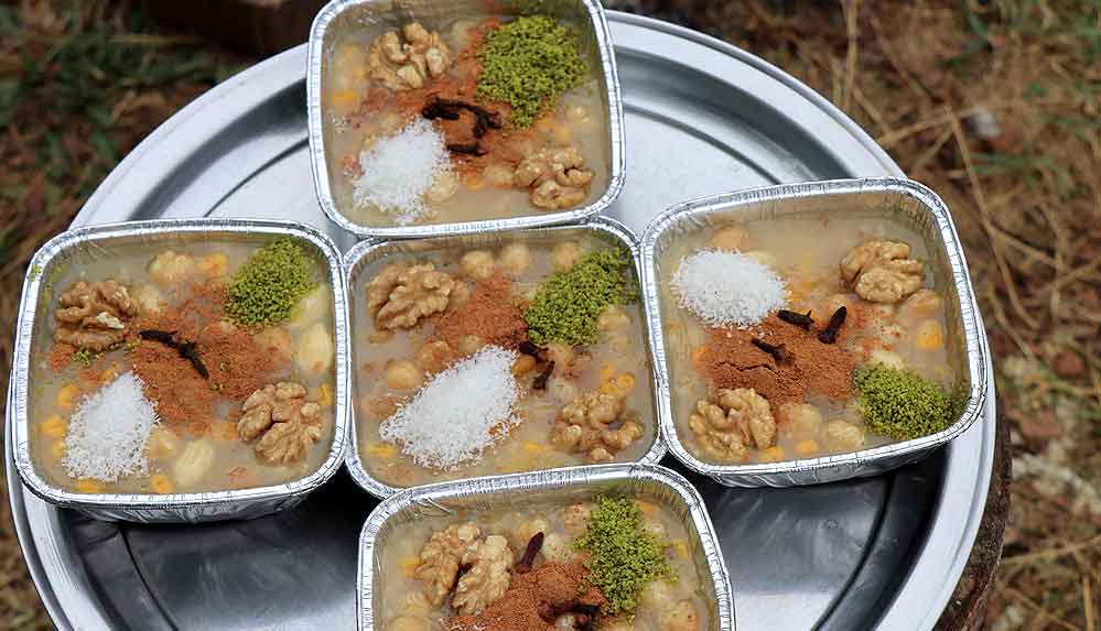 Aşure kazanları bolluk ve bereket için kaynıyor