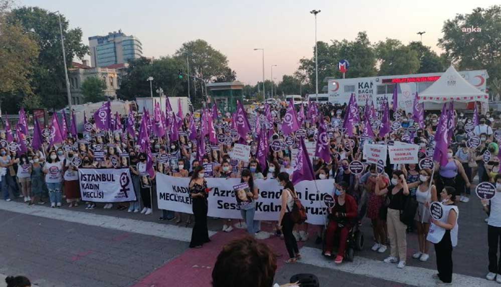 İstanbul'da kadınlar Azra Gülendam için bir araya geldiler