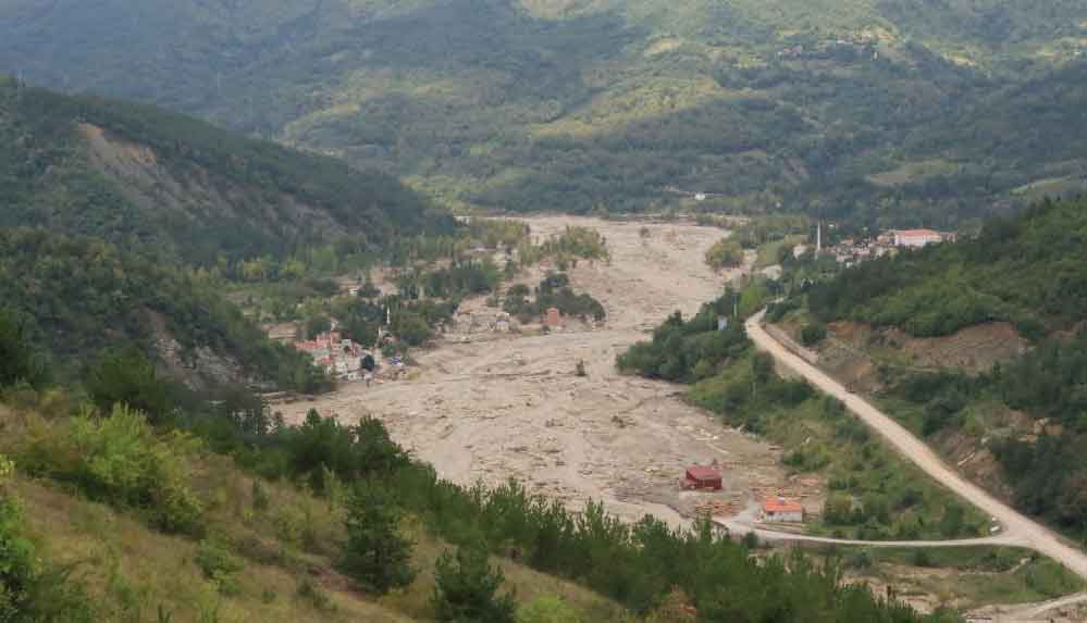 Babaçay köyündeki selde 4 kişiyi kurtaran gencin ailesiyle sel sularına kapıldığı belirlendi