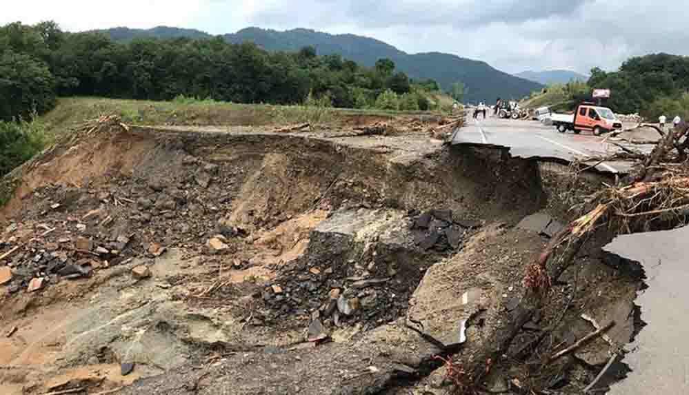 Bartın'da şiddetli yağış sel ve heyelana neden oldu
