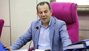 Bolu Belediye Başkanı AKP'li Meclis üyelerine çay fırlattı