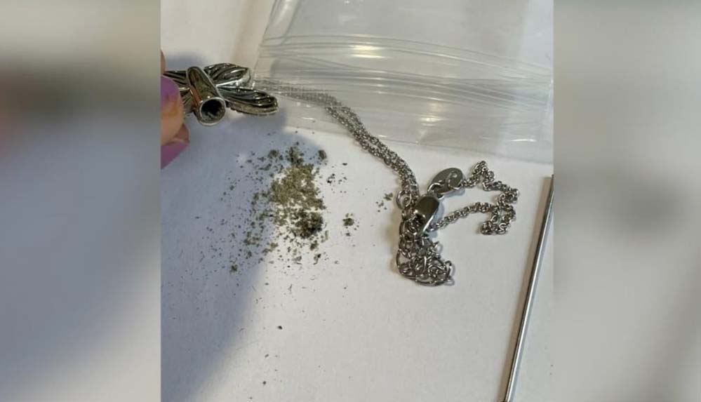 Büyükannesinin-küllerini-koymak-için-satın-aldığı-kolyeden-başkasına-ait-kalıntıları-çıktı
