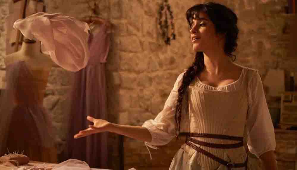 Camila Cabello'lu Cinderella filminin fragmanı ve afişi yayımlandı