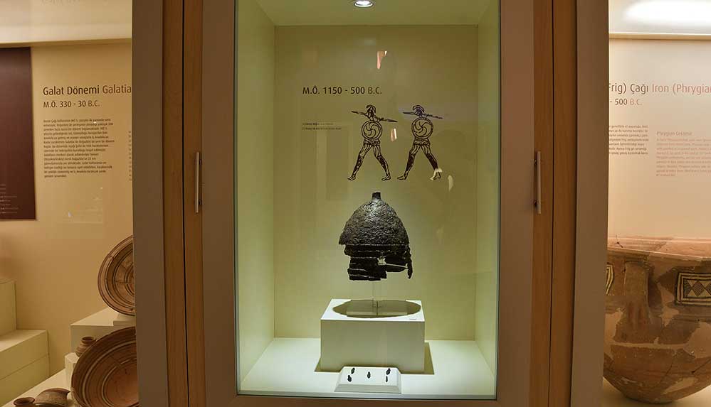 Çorum Boğazkale Müzesi'nin en nadide eseri: 2 bin 800 yıllık demir miğfer