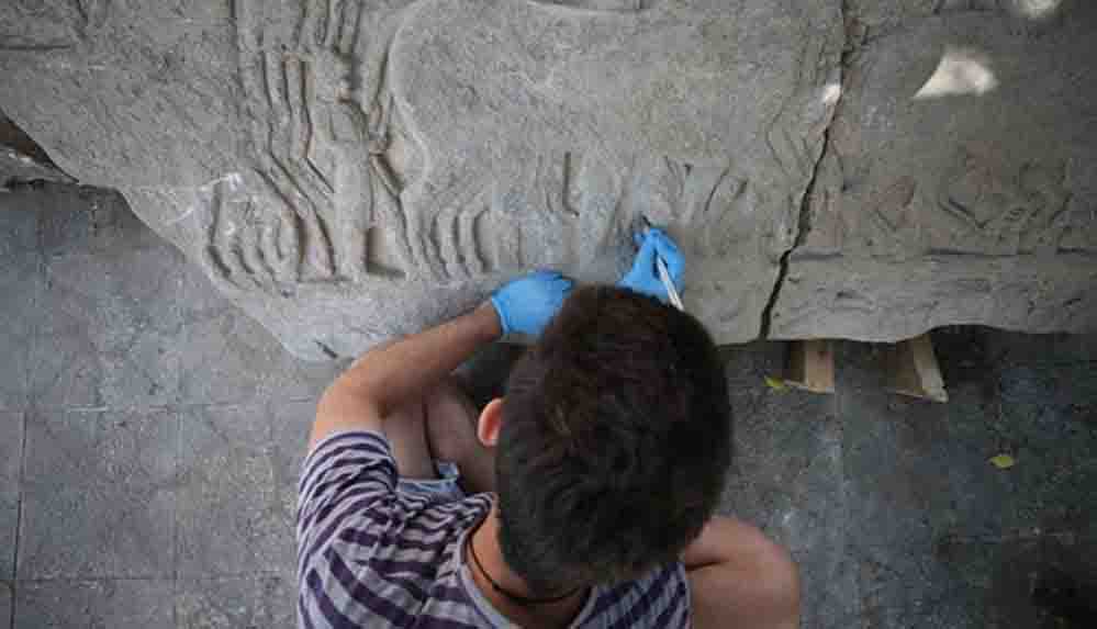 Daskyleion Antik Kenti'nde Pers-Yunan savaşlarını anlatan taş kabartmalar bulundu