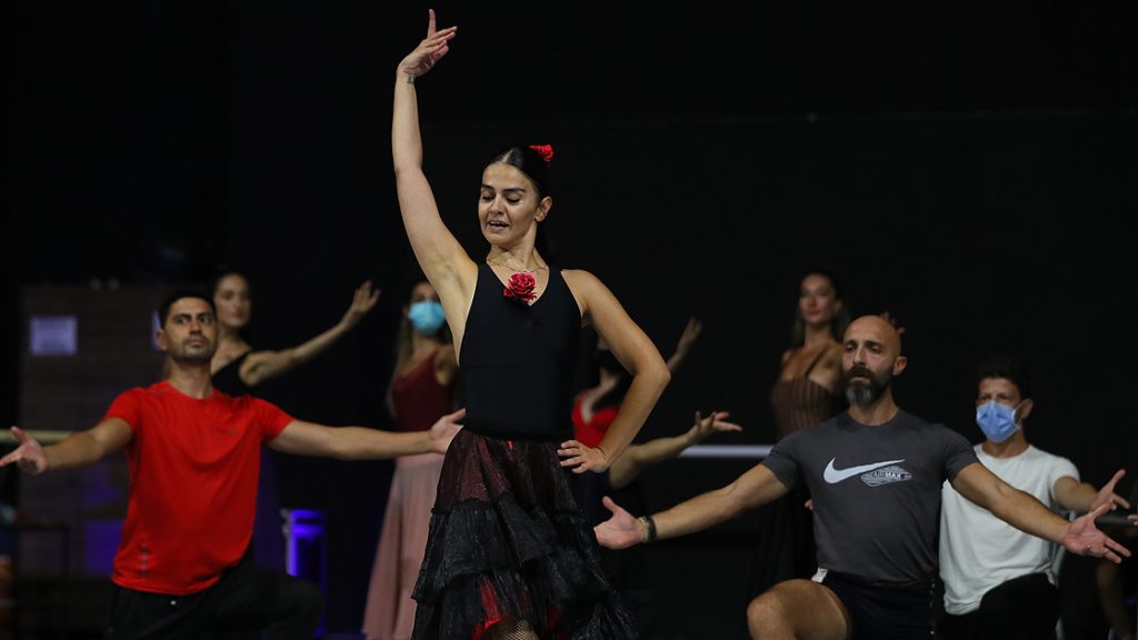 Antik dünyanın gözdesi 'Efes Tiyatrosu' 3 yıl aradan sonra sanat için kapılarını aralıyor 4 Antik dünyanın gözdesi 'Efes Tiyatrosu' 3 yıl aradan sonra sanat için kapılarını aralıyor