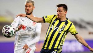 Fenerbahçe'de Mert Hakan Yandaş'ın sağ ayağında kısmi yırtık tespit edildi