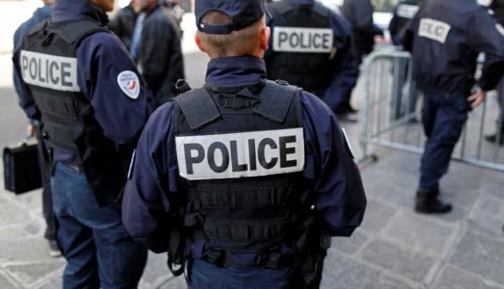 Fransa'da Afgan mültecilerin polis zoruyla Paris'ten çıkarıldığı iddia edildi