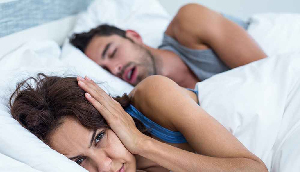 Gece horlamalarının sebebi uyku apnesi sendromu olabilir