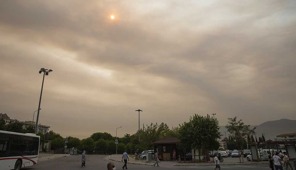 İzmirliler-bulanık-gökyüzüne-uyandı