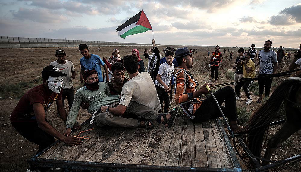 İsrail askerlerinin Gazze sınırında gösteri yapan Filistinlilere müdahalesinde 24 kişi yaralandı