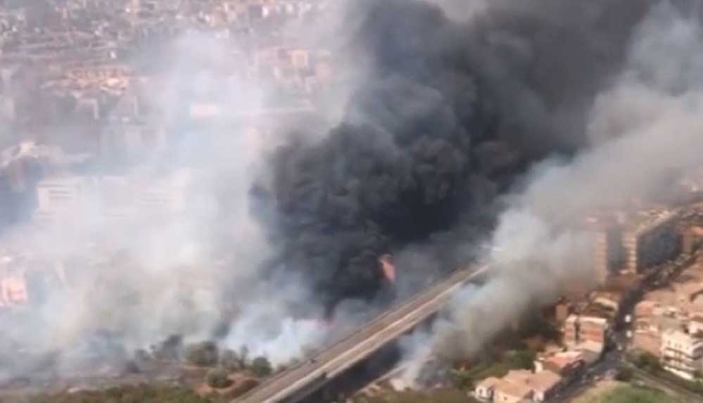 İtalya’nın-Sicilya-Adası,-yangınlarla-savaşıyor