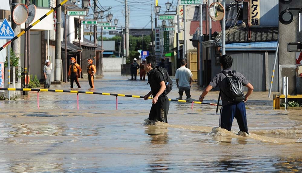 Japonya'da aşırı yağış ve kuvvetli rüzgarlar hayatı olumsuz etkiliyor