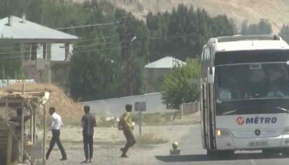 Kaçak yollarla Türkiye'ye giren Afganları Metro Turizm taşırken görüntülendi