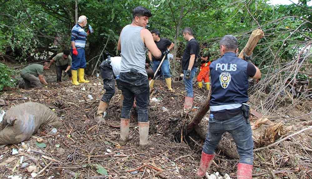 Kastamonu'da-babasının-yanında-sele-kapılan-Rabia-Aydemir'i-arama-çalışmaları-sürüyor