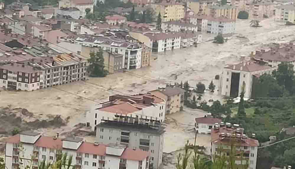 İBB Heyeti sel bölgesinde: 'Bozkurt tamamen yok olmuş durumda, 500 kişinin kayıp olduğu bilgisini aldık'