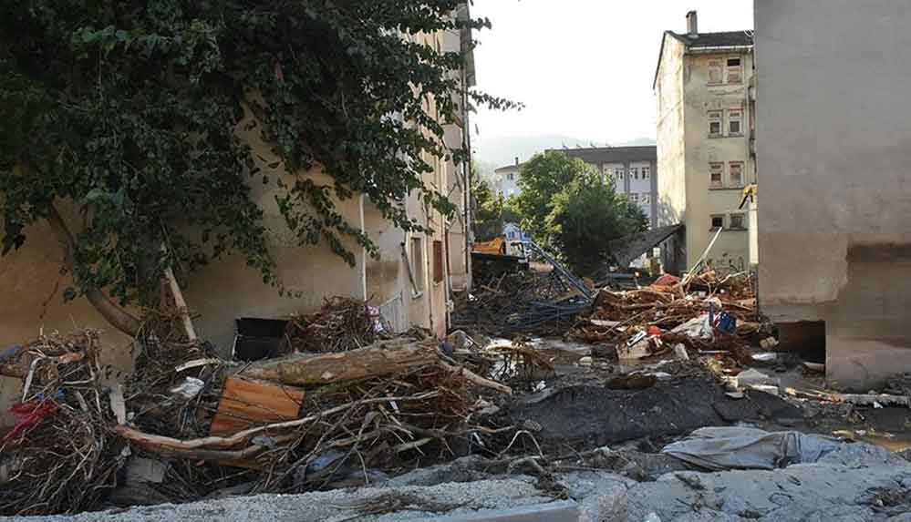 Kastamonu'daki sel felaketinde yıkılan bir binanın müteahhidi hakkında gözaltı kararı 4 Kastamonu'daki-sel-felaketinde-yıkılan-bir-binanın-müteahhidi-hakkında-gözaltı-kararı