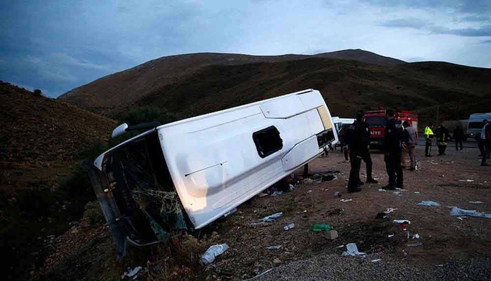 Kayseri'de-midibüs-şarampole-devrildi--19-yaralı
