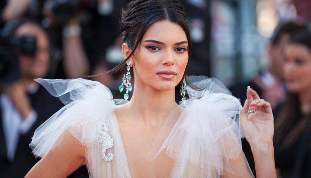 Kendall Jenner'ın İtalyan moda markası ile başı belada 4 Kendall-Jenner'ın-İtalyan-moda-markası-ile-başı-belada