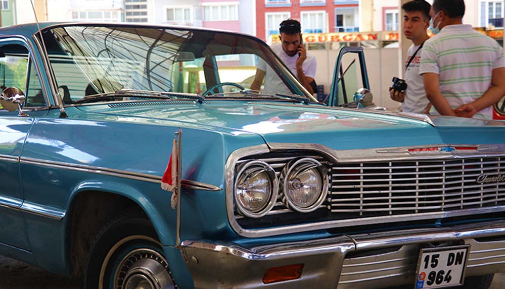 Klasik otomobil tutkunları Burdur'da buluştu