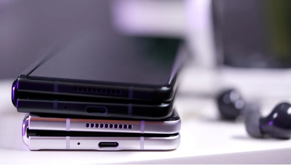 Kutu açıldı! İlk ekran altı kameralı katlanabilir telefon Galaxy Z Fold3 tanıtıldı