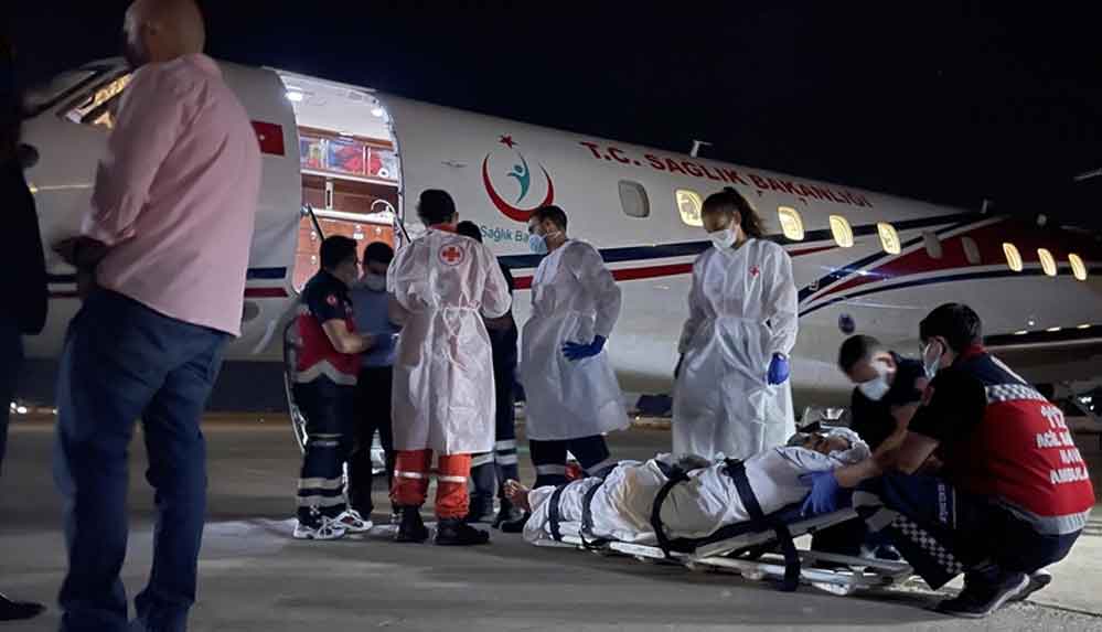 Lübnan'daki patlamada yaralanan 4 kişi ambulans uçakla Türkiye'ye gönderildi